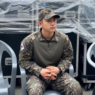 Jinyoung GOT7 Bagikan Potret Terbaru Saat Wajib Militer