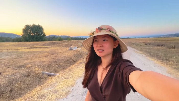 Kisah Nadya Keliling Eropa Naik Campervan