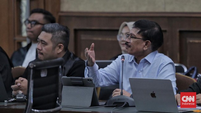 Mantan Menkominfo Johnny G. Plate dituntut dengan pidana 15 tahun penjara dan denda sebesar Rp1 miliar subsider 1 tahun kurungan.