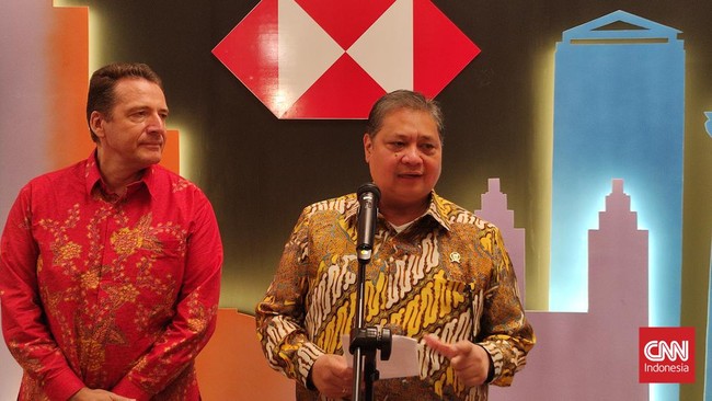 Menteri Koordinator Bidang Perekonomian Airlangga Hartarto membawa pesan khusus dari Presiden Joko Widodo soal perang Israel - Hamas hingga krisis pangan.