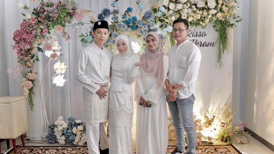 Nadya Mustika dan Iqbal Fitrah Rosadi Nadya Mustika dan Iqbal Fitrah Rosadi