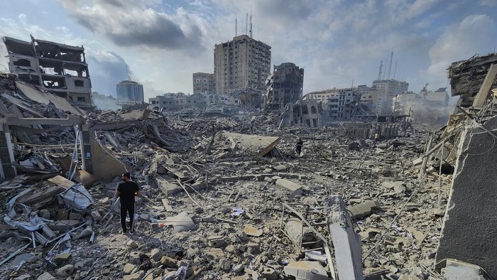 Serangan udara militer Israel terhadap militan Hamas mengakibatkan Kota Gaza porak-poranda. Ini penampakannya.