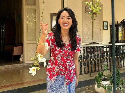 7 Potret Rania Yamin Putri Solo, Tampil Stylish saat Berkebaya