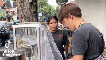 7 Potret Sidik Eduard Aktor FTV yang Kini Jualan Cilok di Pinggir Jalan