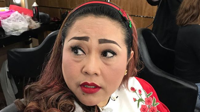 Nunung memberikan kabar terbaru setelah menjalani operasi mata sebelah kanan beberapa waktu atas keluhan tidak bisa melihat.