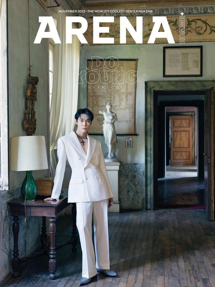 Arena Korea baru-baru ini membagikan potret penuh pesona Doyoung NCT yang menghiasi edisi November 2023 mendatang./ Foto: Kim Hyung Sik/instagram.com/arenakorea