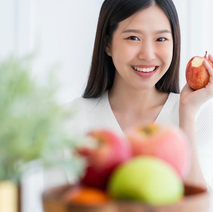 Ilustrasi makan buah/freepik.com/Lifestylememory