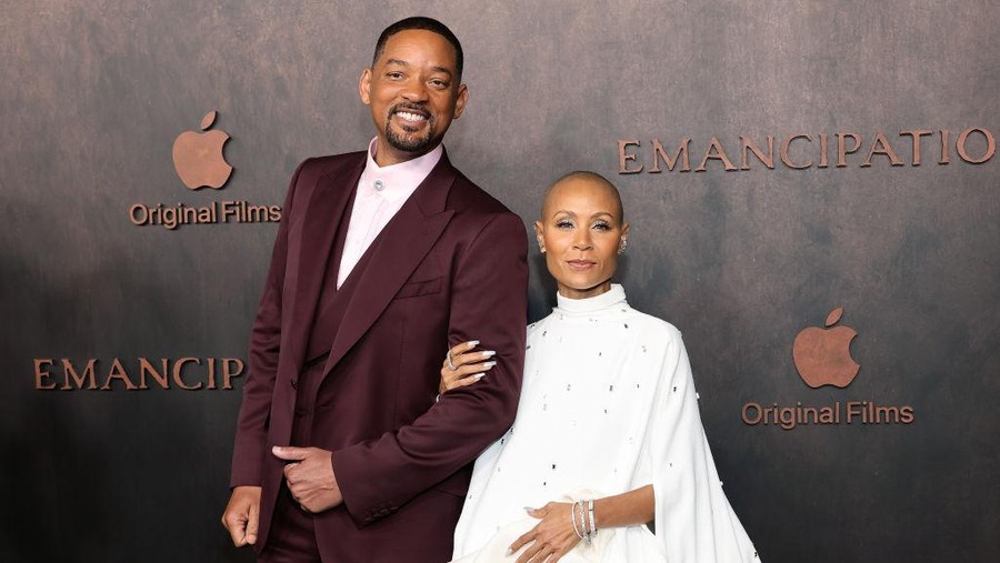 Jada Pinkett Smith dan Will Smith LOS ANGELES, CALIFORNIA - NOVEMBER 30: (L-R) Will Smith and Jada Pinkett Smith attend Apple Original Films'