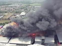 Pabrik Tisu di Mojokerto Terbakar, 3 Gudang Ludes