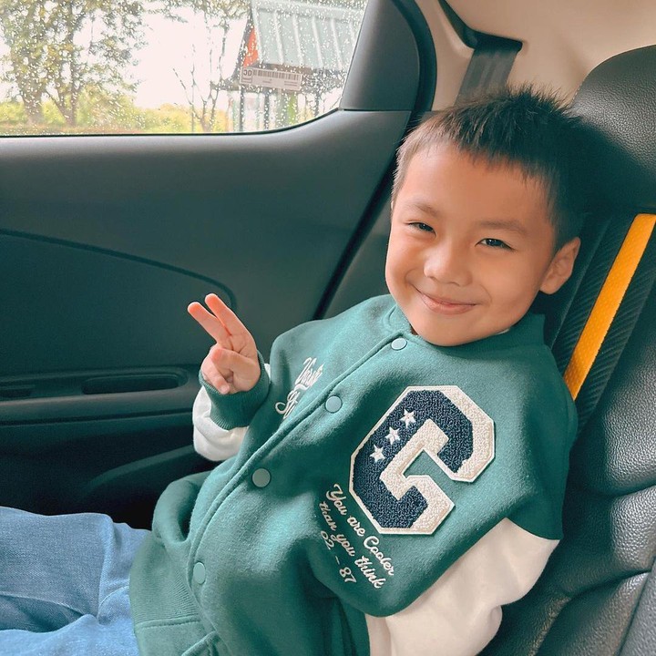 <p>Banyak netizen yang mengucapkan selamat atas khitanan Yusuf, Bunda. Tak sedikit pula yang mendoakan agar Yusuf segera pulih dan dapat beraktivitas seperti sedia kala. (Foto: Instagram: @larissachou)</p>