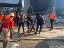 Kebakaran Pabrik Tisu di Mojokerto Padam setelah Hampir 6 Jam