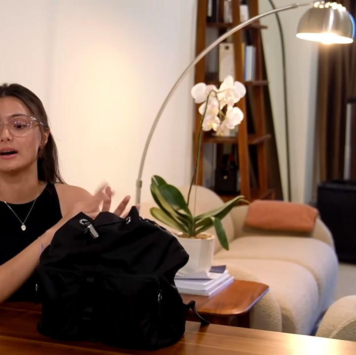 <p>Amanda Carol Rawles atau yang lebih dikenal sebagai Amanda Rawles merupakan pemeran dan model Indonesia keturunan Australia yang berhasil menyita perhatian publik. Selain aktif di Instagram, perempuan berusia 23 tahun ini juga memanfaatkan YouTube untuk berbagi cerita. (Foto: YouTube Amanda Rawles)<br /><br /><br /></p>