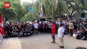 VIDEO: Kaesang Disambut Meriah Kala Sambangi Rumah Prabowo