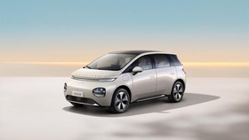 Calon Mobil Listrik Baru Wuling di Indonesia, Cloud EV