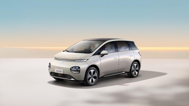 Wuling Cloud EV terdaftar di Kemenhumkam, mobil listrik ini diduga bakal meluncur di Indonesia.