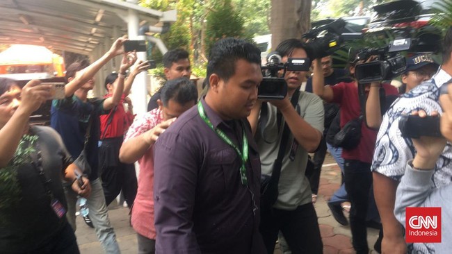 Ajudan Ketua KPK Firli Bahuri bakal diperiksa dalam kasus dugaan pemerasan pimpinan KPK terhadap eks Mentan Syahrul Yasin Limpo.