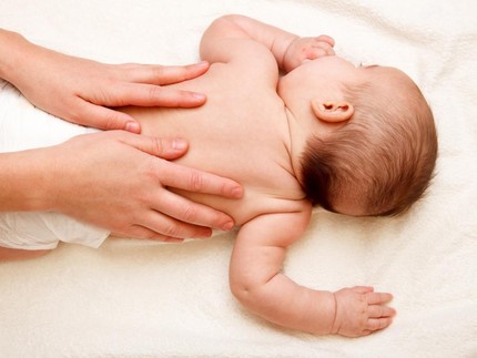 Bayi Kelelahan Setelah Perjalanan Mudik, Bolehkah Dipijat?