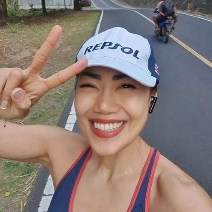 <p>Selama di Lombok, Inge juga tetap meluangkan waktu untuk berolahraga, Bunda. Ia melakukan jogging di sekitaran hotel. (Foto: Instagram @inge_anugrah)</p>