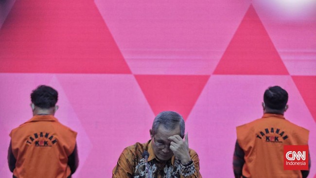 Syahrul Yasin Limpo ditahan bersama Direktur Alat dan Mesin Pertanian Direktorat Jenderal Prasarana dan Sarana Kementerian Pertanian, Muhammad Hatta.