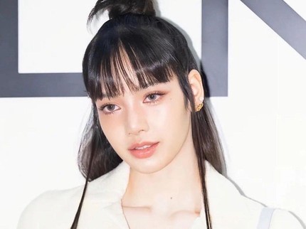 7 Potret Hasil Make-up Lee Na Kyeom, MUA Terkenal di Korea yang Merias New Jeans & BLACKPINK