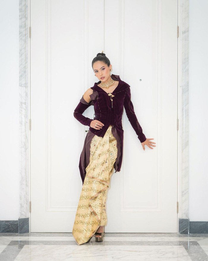 Kebaya Maudy Ayunda