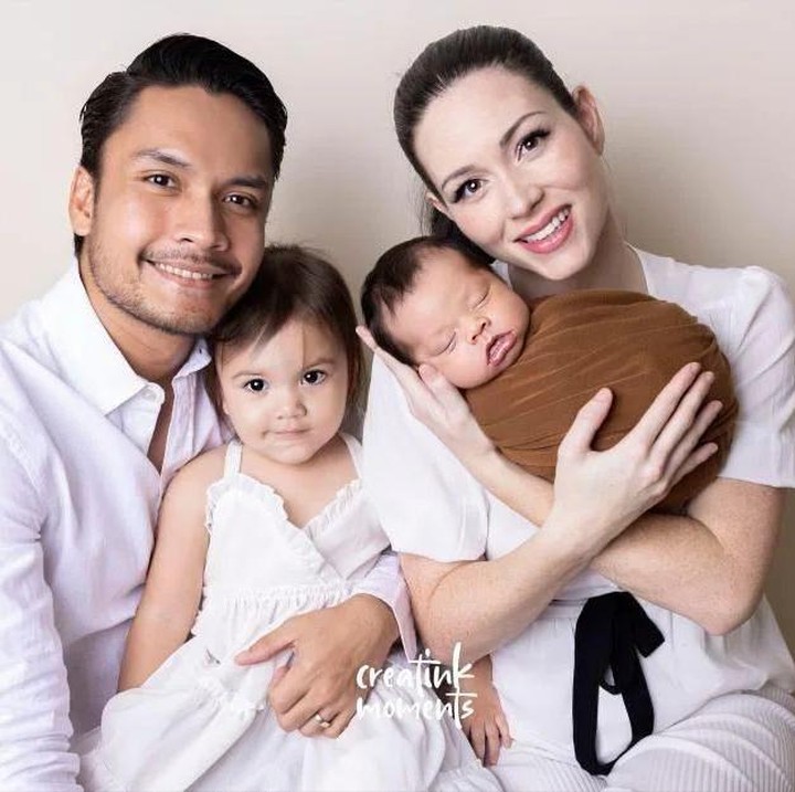 <p>Banyak netizen yang turut mendoakan agar keluarga Randy selalu diberikan kesehatan dan kebahagiaan, Bunda. "Sehat. Sukses dan bahagia selalu kak beserta keluarga," kata seorang netizen. "Sehat selalu buat semua keluarga kak," ujar yang lainnya. (Foto: Instagram: @randpunk)</p>