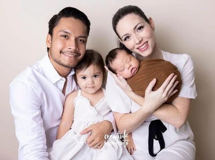 5 Potret Keluarga Harmonis Randy Pangalila, Bahagia Bareng Istri Bule & 2 Anak
