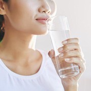 Bisa Bikin Berat Badan Naik, Ini 5 Alasan Orang Jepang Tidak Minum Air saat Makan