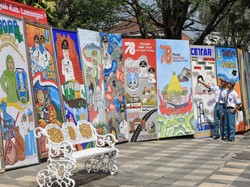 Khofifah Bangga Mural Karya 2.376 Pelajar se-Jatim Pecahkan Rekor MURI