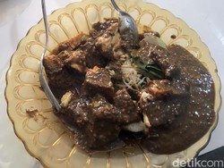 Rujak Cingur Joko Dolog Cita Rasa Legendaris Khas Surabaya