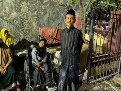 Kondisi Cyntya yang Merangkak Jualan Peyek Usai Jalani Rangkaian Operasi