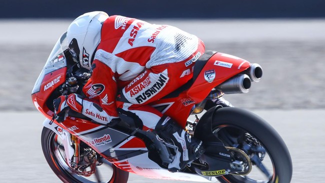 Pembalap wildcard Indonesia, Fadillah Arbi Aditama, lolos ke Q2 babak kualifikasi Moto3 Mandalika 2023 setelah finis posisi ke-14 pada FP3 di Sirkuit Mandalika.
