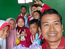 Kisah Pilu Guru Jumangin di Balik Kedekatan dengan Siswa Pembawa Bekal Ulat