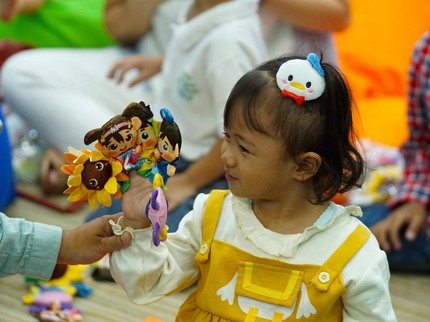 Manfaat Luar Biasa Mendongeng untuk Si Kecil, Bisa Dibacakan Sejak dalam Kandungan