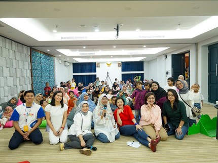 9 Potret Antusiasme Si Kecil Bersiap Dengarkan Dongeng di Acara HaiBunda Squad x Mydoremi
