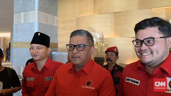 Sekretaris Jenderal PDI Perjuangan (PDIP) Hasto Kristiyanto menanggapi santai Kaesang Pangarep yang terlihat semakin dekat dengan Prabowo Subianto.