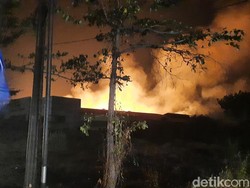 Kebakaran Pabrik Kertas di Kudus Belum Padam Sepenuhnya, Labfor Tunggu Aman