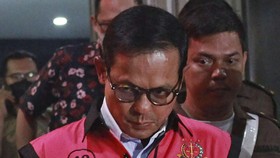 Kejagung Sita Mobil Porsche Tersangka Kasus BTS 4G Edward Hutahaean