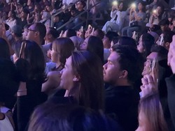 Aaliyah Massaid dan Thariq Halilintar Duduk Berdampingan di Konser Mahalini