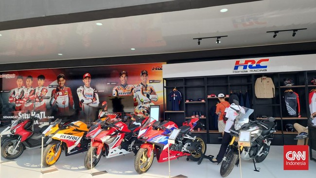 Model yang dipamerkan seperti Vario 160, ADV 160, serta line up CBR Series.