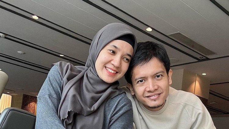 Dhini Aminarti dan Dimas Seto Dhini Aminarti dan Dimas Seto