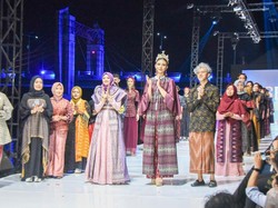 Dhoho Street Fashion Ke-8 Usung Tema Brantas Beyond Infinity