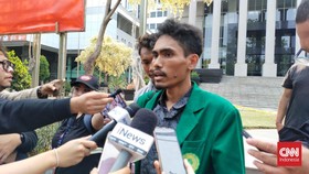Mahasiswa Geruduk MK Jelang Putusan Batas Usia Capres Cawapres Besok