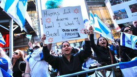 FOTO: Massa Pro-Israel Demo di London dan New York