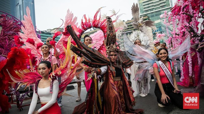 FOTO: Parade Hari Kanker Payudara Sedunia di CFD Jakarta