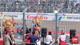 Putri Ariani 'Sihir' MotoGP Mandalika saat Nyanyi Indonesia Raya