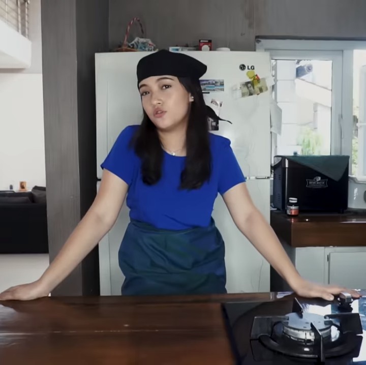 <p>Berikut potret bagian dapur rumah keluarga Megan, Bunda. Dalam konten ini, ia mengajak penonton untuk masak bersama. (Foto: YouTube megan domani)<br /><br /><br /></p>