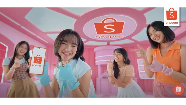 Iklan terbaru Shopee 11.11 Big Sale yang dibintangi oleh JKT48 dan tayang pada Senin (16/10) segera jadi pembicaraan dan viral di berbagai media sosial.