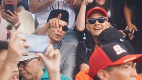 Ganjar Diteriaki 'Presiden' saat Nonton MotoGP di Sirkuit Mandalika