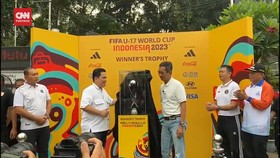 VIDEO: Detik-detik Trofi Piala Dunia U-17 Dipamerkan di Car Free Day